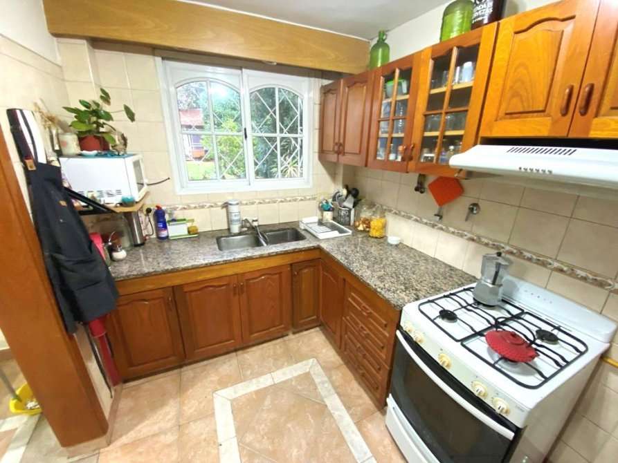 Casa En Venta En Temperley, Buenos Aires, 6 Ambientes Y 3 Baos - Casa en Venta en Temperley con 4 dorm., 6 amb., 200 m2 cubiertos y 390 m2 totales - imagen 5