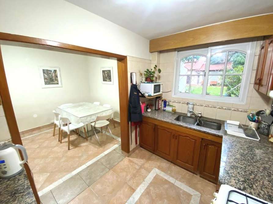 Casa En Venta En Temperley, Buenos Aires, 6 Ambientes Y 3 Baos - Casa en Venta en Temperley con 4 dorm., 6 amb., 200 m2 cubiertos y 390 m2 totales - imagen 7