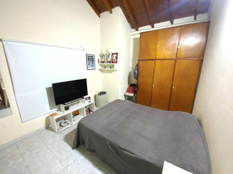 Casa En Venta En Temperley, Buenos Aires, 6 Ambientes Y 3 Baos - Casa en Venta en Temperley con 4 dorm., 6 amb., 200 m2 cubiertos y 390 m2 totales - imagen 8