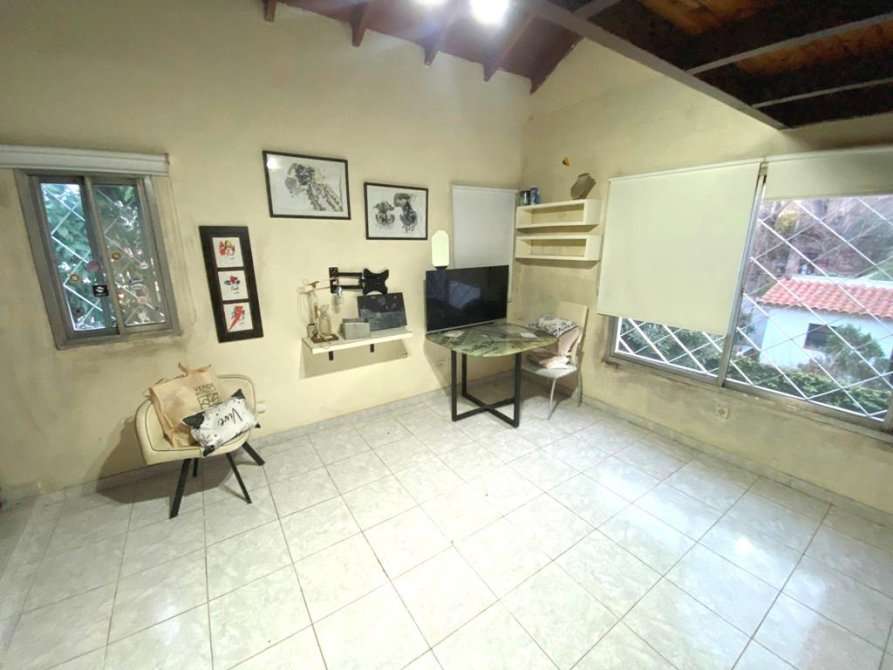 Casa En Venta En Temperley, Buenos Aires, 6 Ambientes Y 3 Baos - Casa en Venta en Temperley con 4 dorm., 6 amb., 200 m2 cubiertos y 390 m2 totales - imagen 16