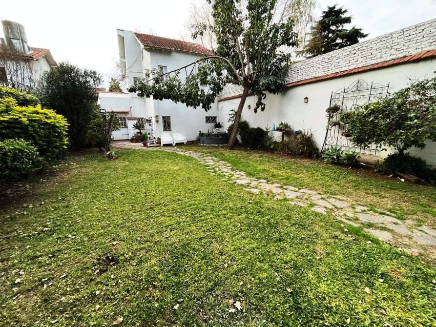 Casa En Venta En Temperley, Buenos Aires, 6 Ambientes Y 3 Baos - Casa en Venta en Temperley con 4 dorm., 6 amb., 200 m2 cubiertos y 390 m2 totales - imagen 21