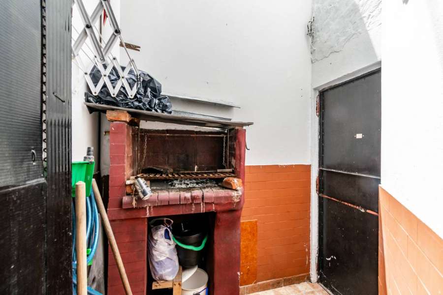 Casa En Venta En Vlez Sarsfield, Caba, 5 Ambientes Y 4 Dormitorios - Casa en Venta en Velez Sarsfield con 4 dorm., 5 amb., 89 m2 cubiertos y 92 m2 totales - imagen 2