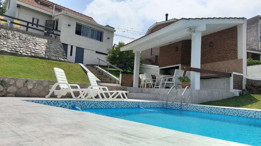 Excelente Casa en Villa Carlos Paz en Temporario · dueño directo · 3 dorm · cochera · 650 m² de lote - Imagen 1