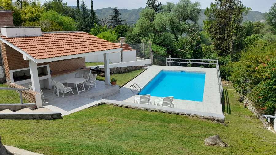 Excelente Casa en Villa Carlos Paz en Temporario · dueño directo · 3 dorm · cochera · 650 m² de lote - Imagen 2