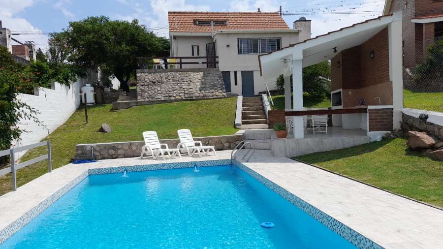 Excelente Casa en Villa Carlos Paz en Temporario · dueño directo · 3 dorm · cochera · 650 m² de lote - Imagen 3