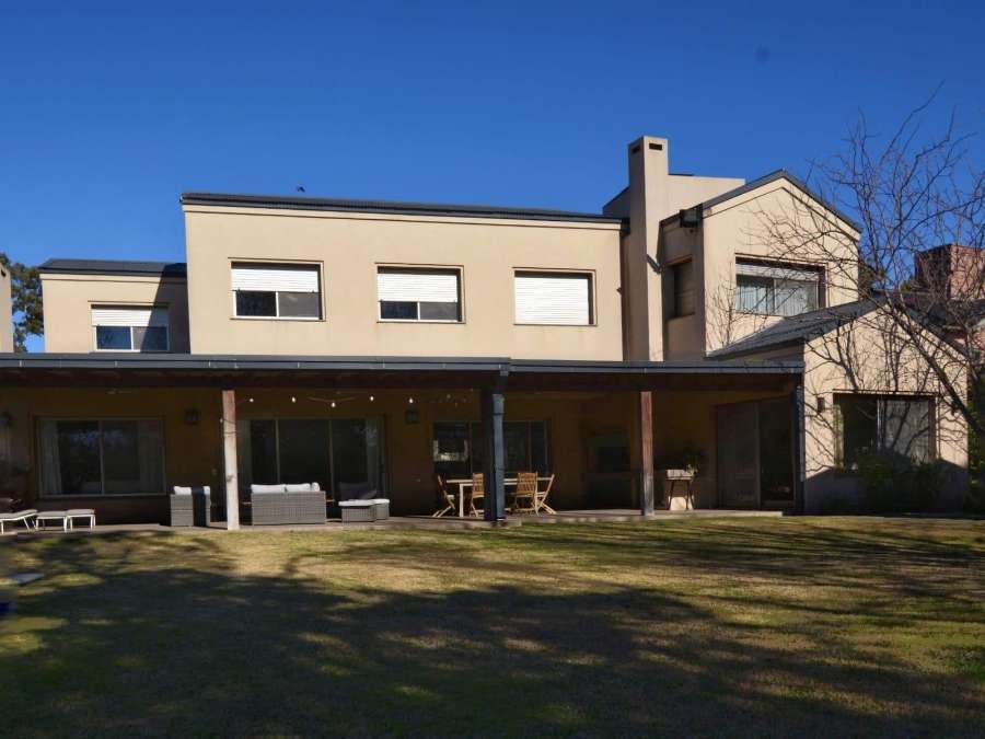 Casa en venta en Rosario, Santa Fe, con 5 dormitorios y 507 m² - Imagen 3