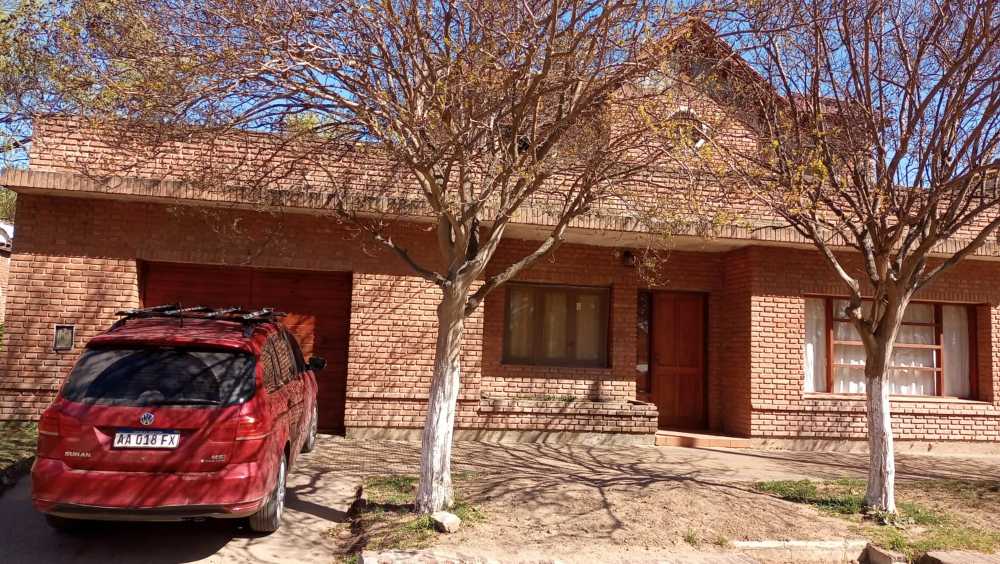 Casa disponible en Río Cuarto · dueño directo · 3 dorm · cochera - Imagen 2