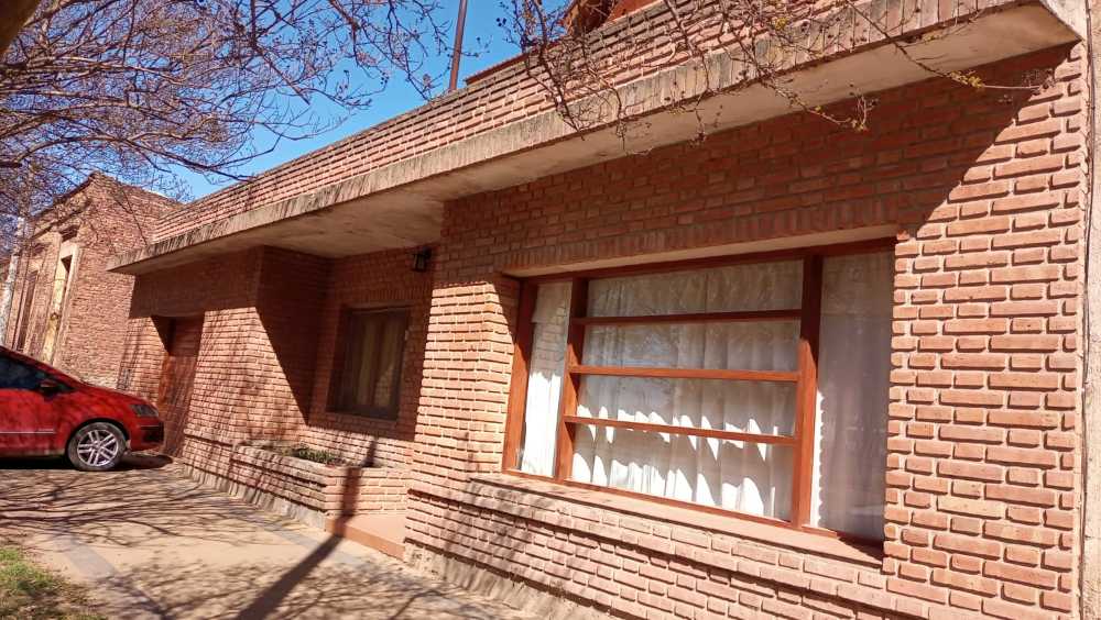 Casa disponible en Río Cuarto · dueño directo · 3 dorm · cochera - Imagen 4