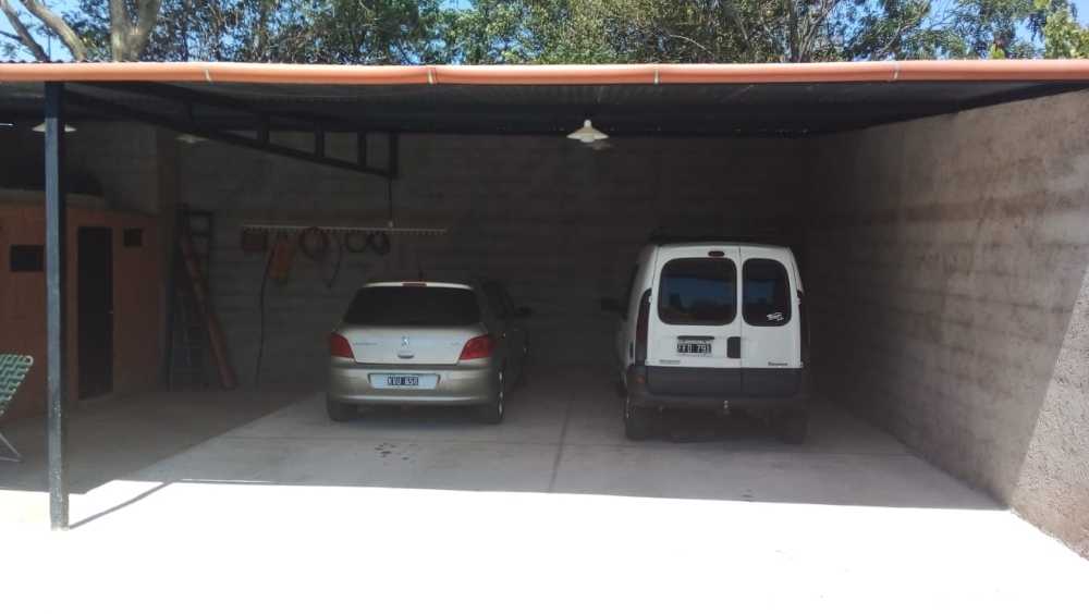 Casa única en Cosquin en Temporario · dueño directo · 2 dorm · 2 cocheras · 80 m² de lote - Imagen 2