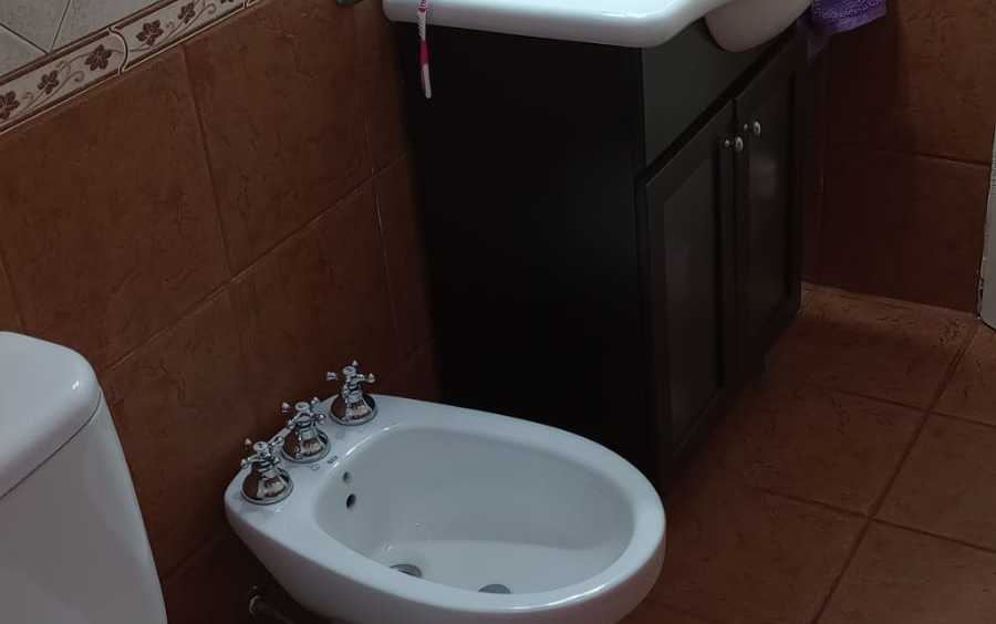 Casa amplia con local. - Imagen 2