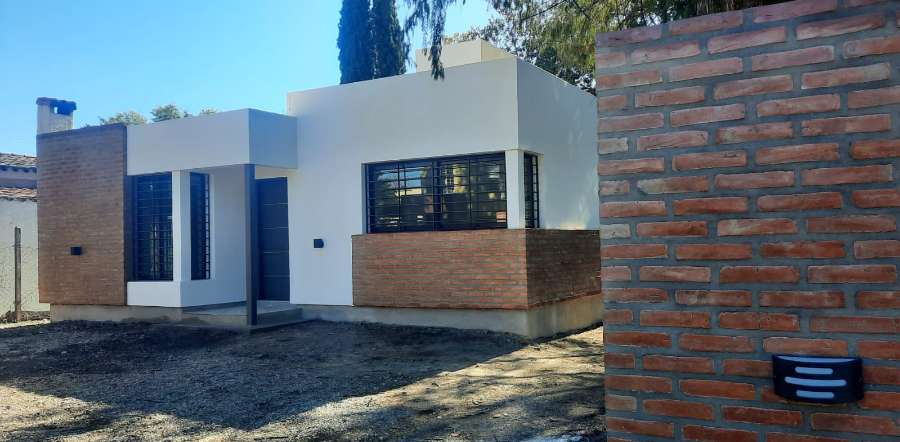 Casa única en Mendiolaza en Venta · dueño directo · 2 dorm · 4 ambientes · 525 m² de lote - Imagen 1