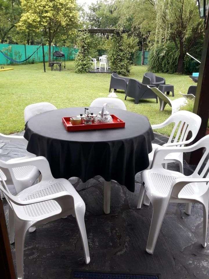 Comprar Casa en Villa Rumipal · dueño directo · 4 o más dorm · 6 ambientes · 2 cocheras - Imagen 2