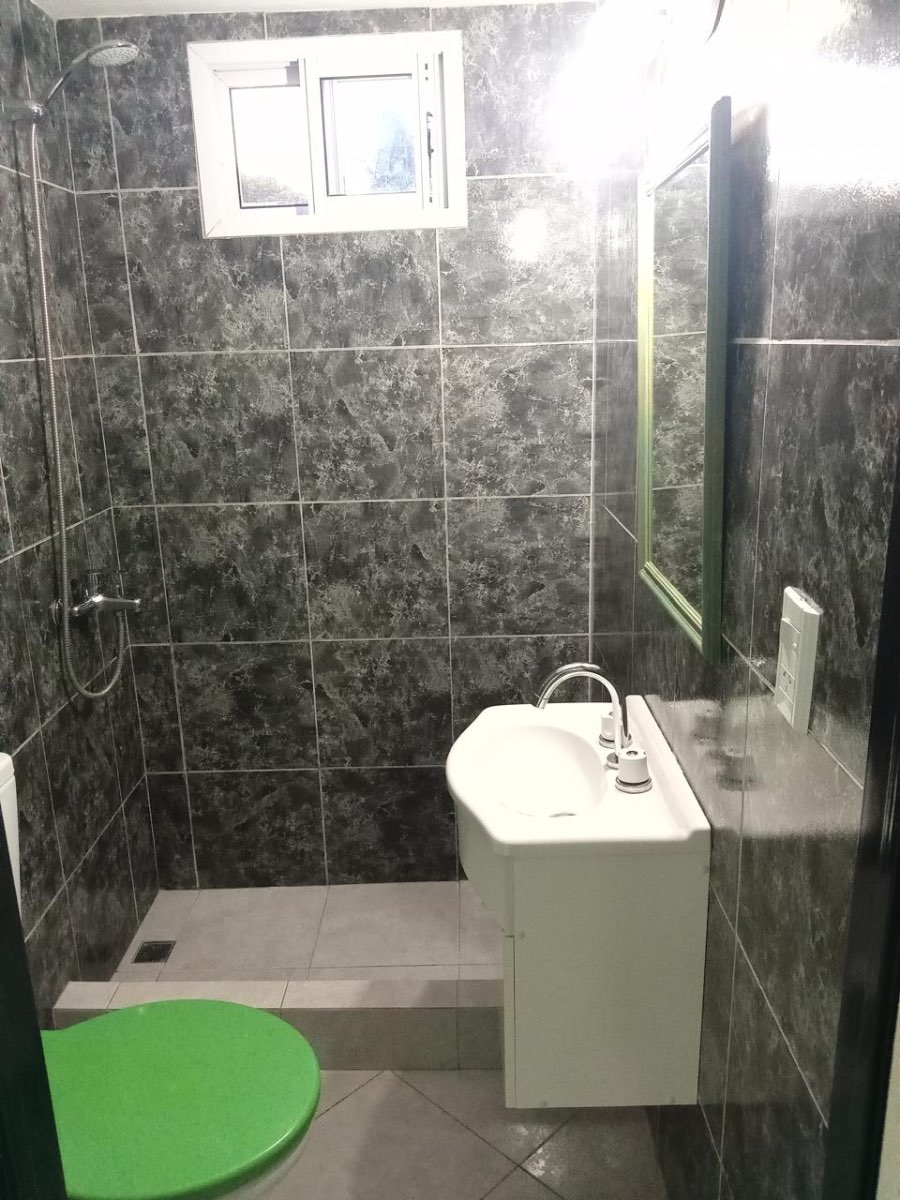 En Venta Casa Buena Ubicacin Llavallol - Casa en Venta en Lomas de Zamora con 4 dorm., 6 amb., 141 m2 cubiertos y 425 m2 totales - imagen 15