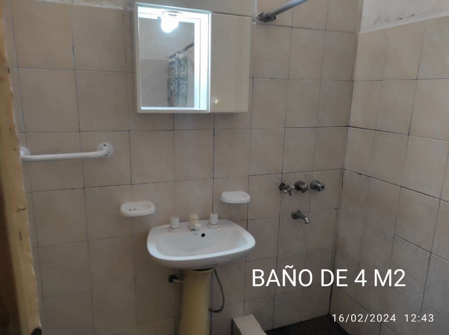 Excelente Oportunidad Dos Casas Al Precio De Una - Casa en Venta en Almirante Brown con 4 dorm., 6 amb., 180 m2 cubiertos y 380 m2 totales - imagen 11