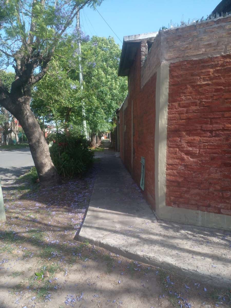 Casa en Venta en Burzaco · dueño directo · 1 dorm · 3 cocheras · 550 m² de lote - Imagen 3