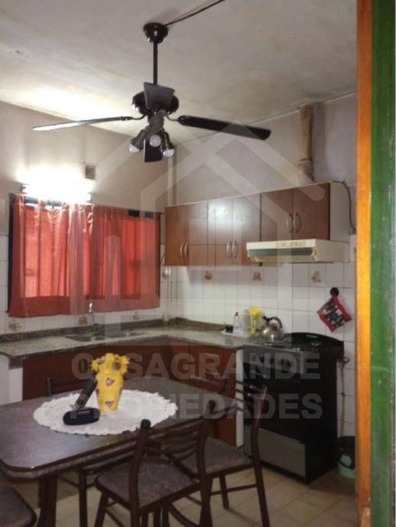 Casa En Venta - Casa en Venta en Ituzaingo con 3 dorm., 4 amb., 288 m2 cubiertos y 440 m2 totales - imagen 3