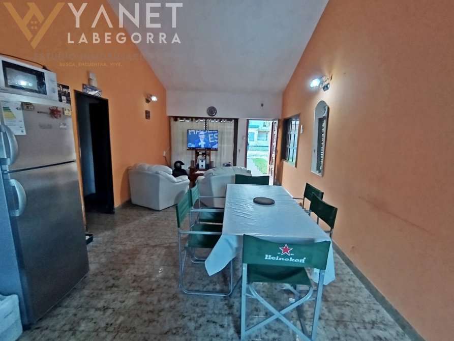 AMPLIO CHALET AL FRENTE CON QUINCHO AL FONDO - Imagen 5