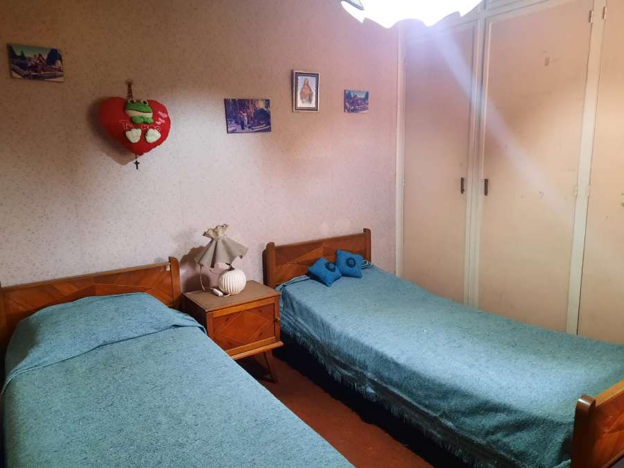Casa en venta en Lanús Oeste, Buenos Aires, con 2 dormitorios y 274 m² - Imagen 2
