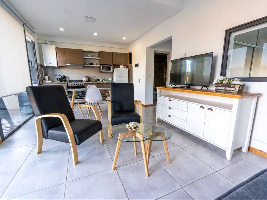 Casa disponible en San Martín de los Andes · barrio privado · dueño directo · 1 dorm · cochera - Imagen 2