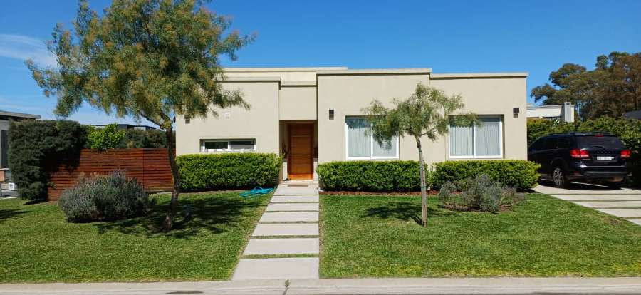 Excelente Casa en Pilar en Venta · barrio con seguridad · dueño directo · 3 dorm · 5 cocheras - Imagen 1