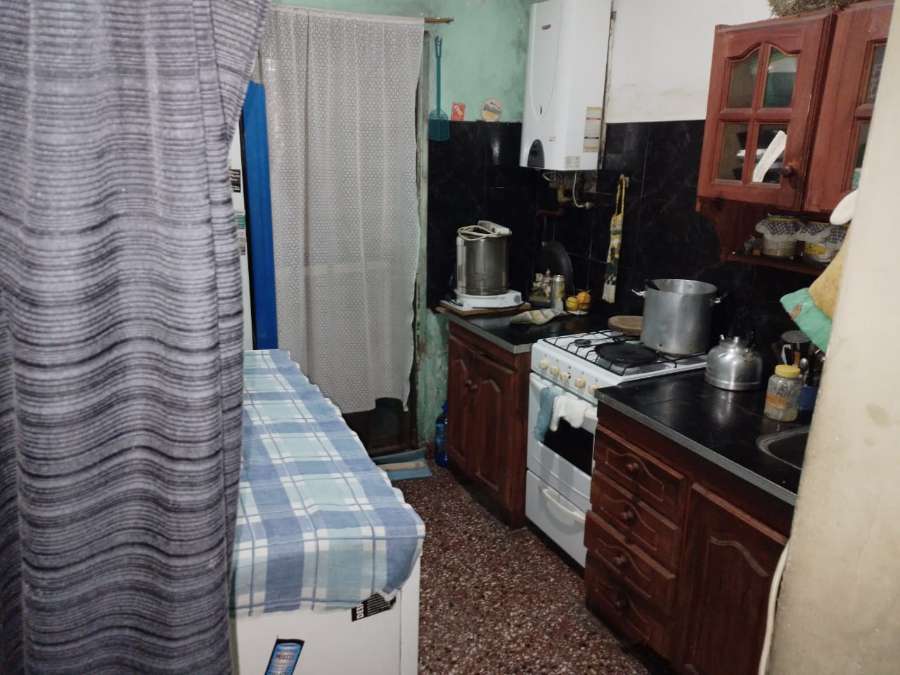 Casa disponible para la en Venta en Lanus · dueño directo · 4 o más dorm · cochera · 400 m² de lote - Imagen 2