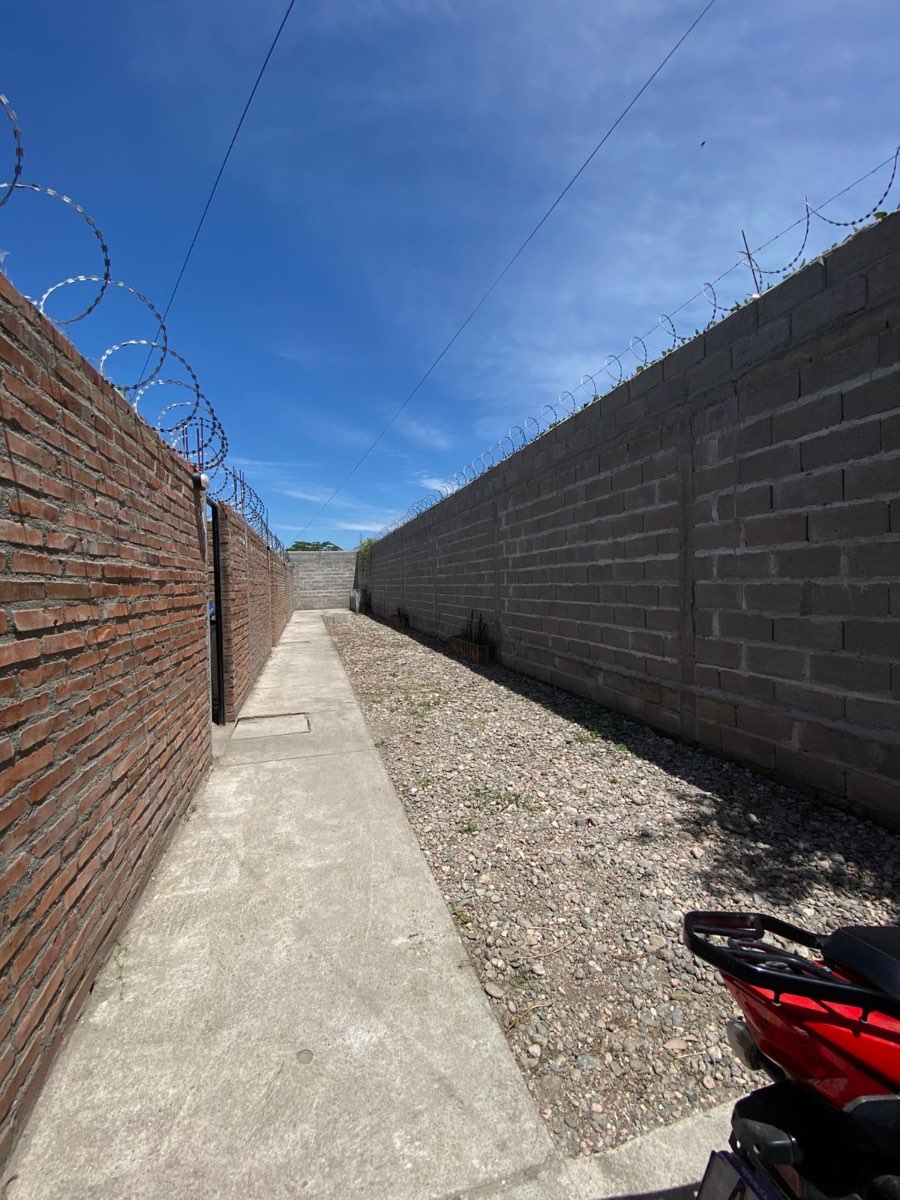 Terreno en venta en Aguilares, Tucumán, con 4 casas independientes - Imagen 1