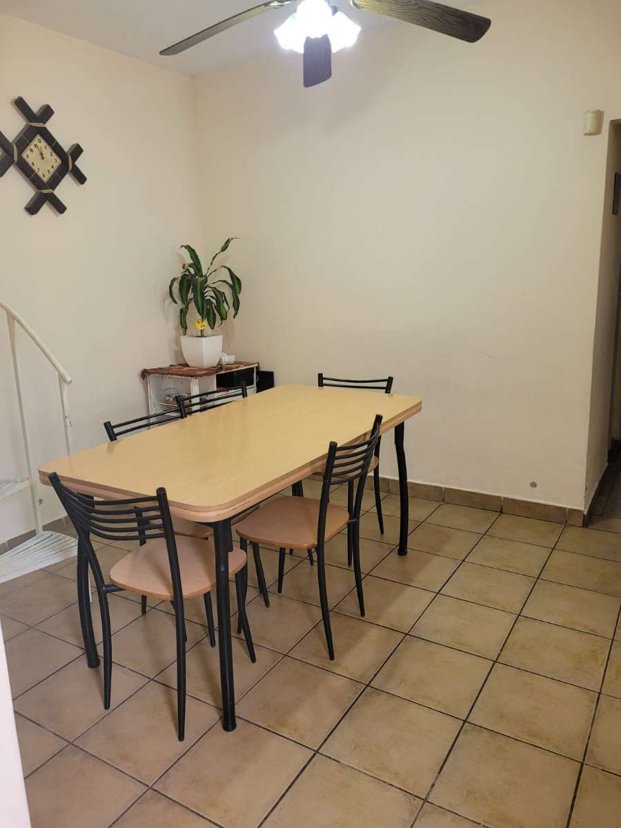 Casa en venta en Rosario, Santa Fe, con patio seco y terraza - Imagen 4
