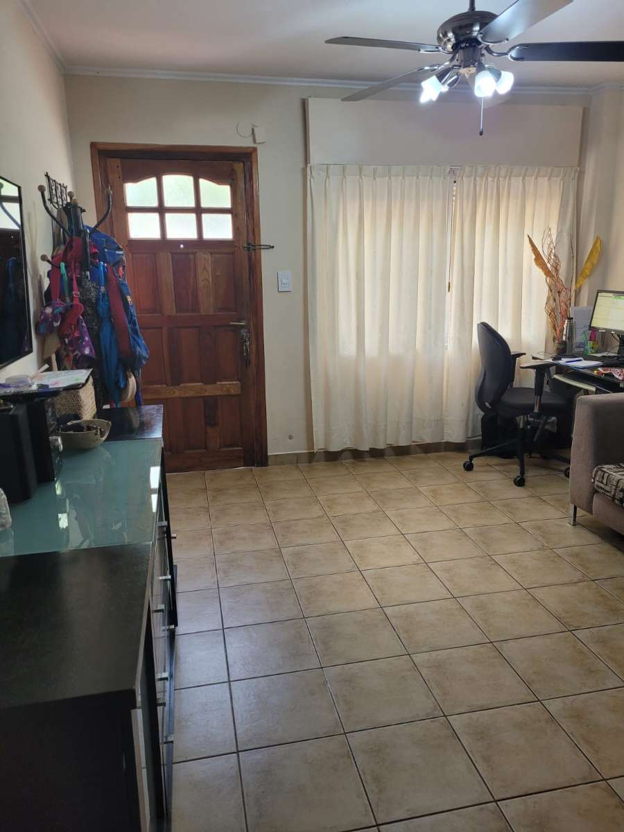 Casa en venta en Rosario, Santa Fe, con patio seco y terraza - Imagen 2