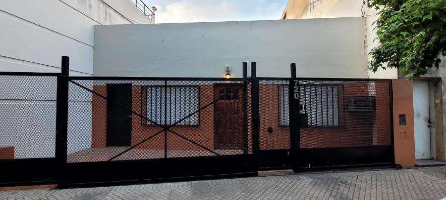 Casa en venta en Rosario, Santa Fe, con patio seco y terraza - Imagen 1