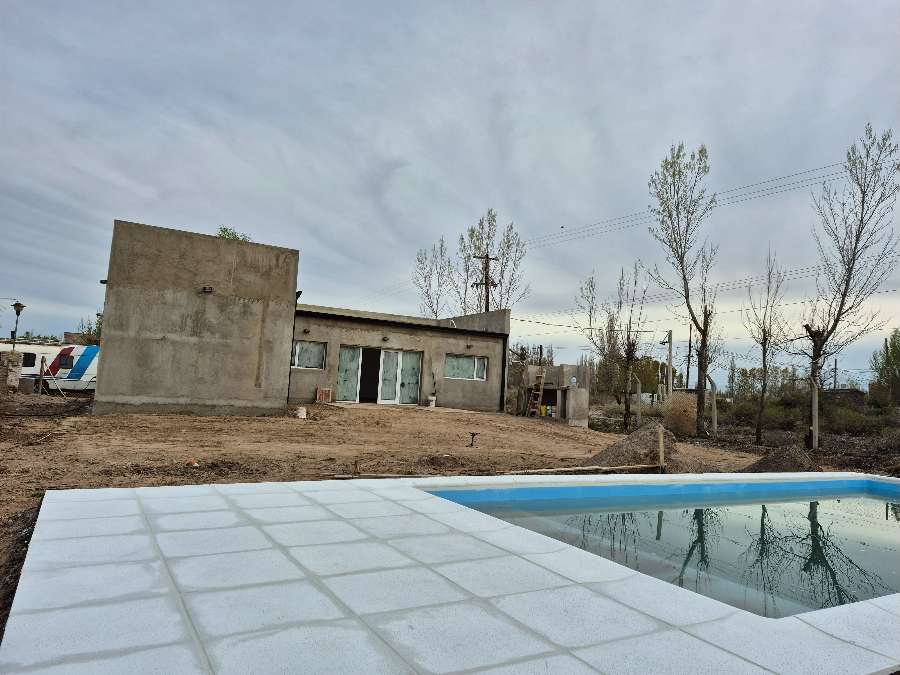 Excelente Casa en Plottier en Venta · dueño directo · 2 dorm · 3 ambientes · 1 m² de lote - Imagen 1
