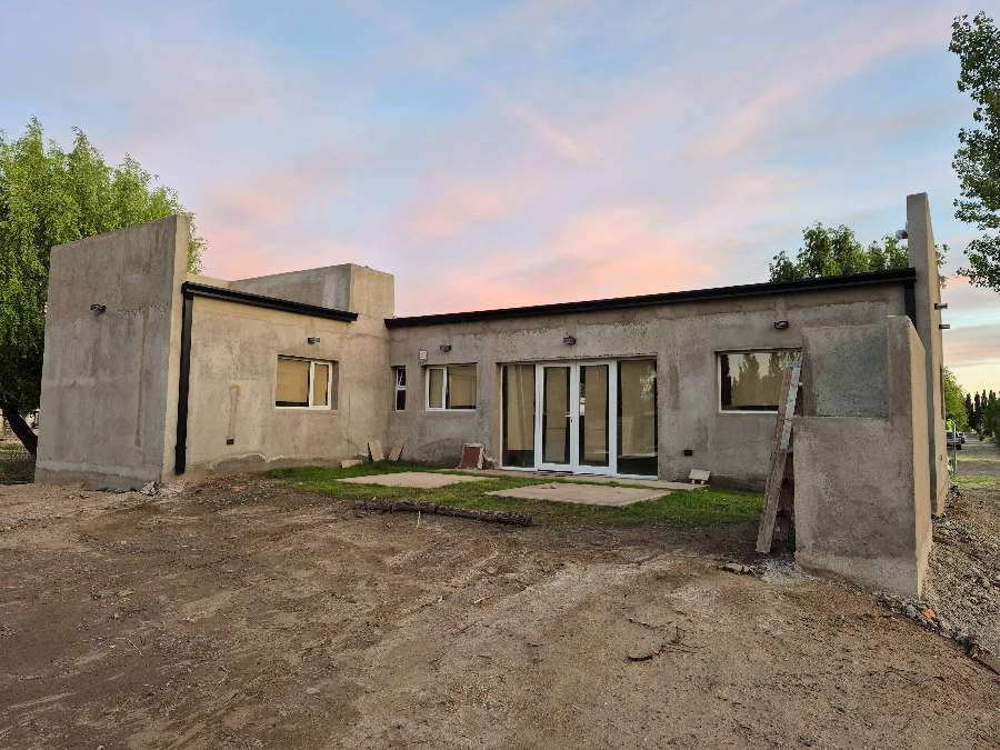 Excelente Casa en Plottier en Venta · dueño directo · 2 dorm · 3 ambientes · 1 m² de lote - Imagen 2
