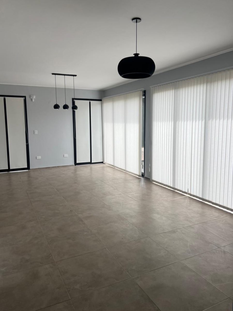 Casa en alquiler en La Clementina, City Bell, con piscina y cochera para 2 autos - Imagen 1