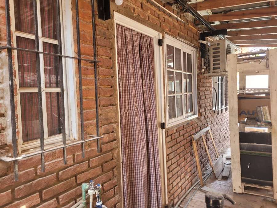 Casa en venta en El Trébol, Ezeiza, con 3 dormitorios y patio - Imagen 1
