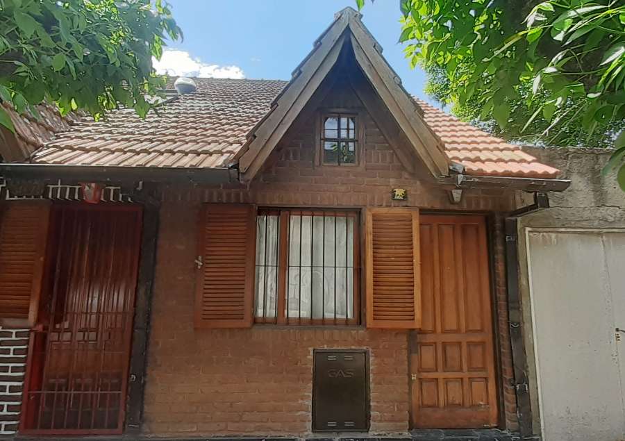 Casa en venta en Villa Luzuriaga, Buenos Aires, 2 ambientes con patio - Imagen 1