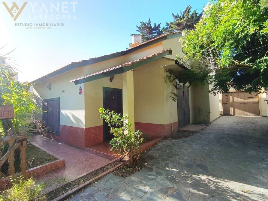 Casa En Venta En Mar Del Tuyu, Buenos Aires, 4 Ambientes Y 2 Baos - Casa en Venta en Mar del Tuyu con 4 dorm., 4 amb., 150 m2 cubiertos y 290 m2 totales - imagen 2