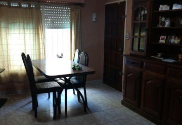 Pasteur 1400, Villa Luzuriaga