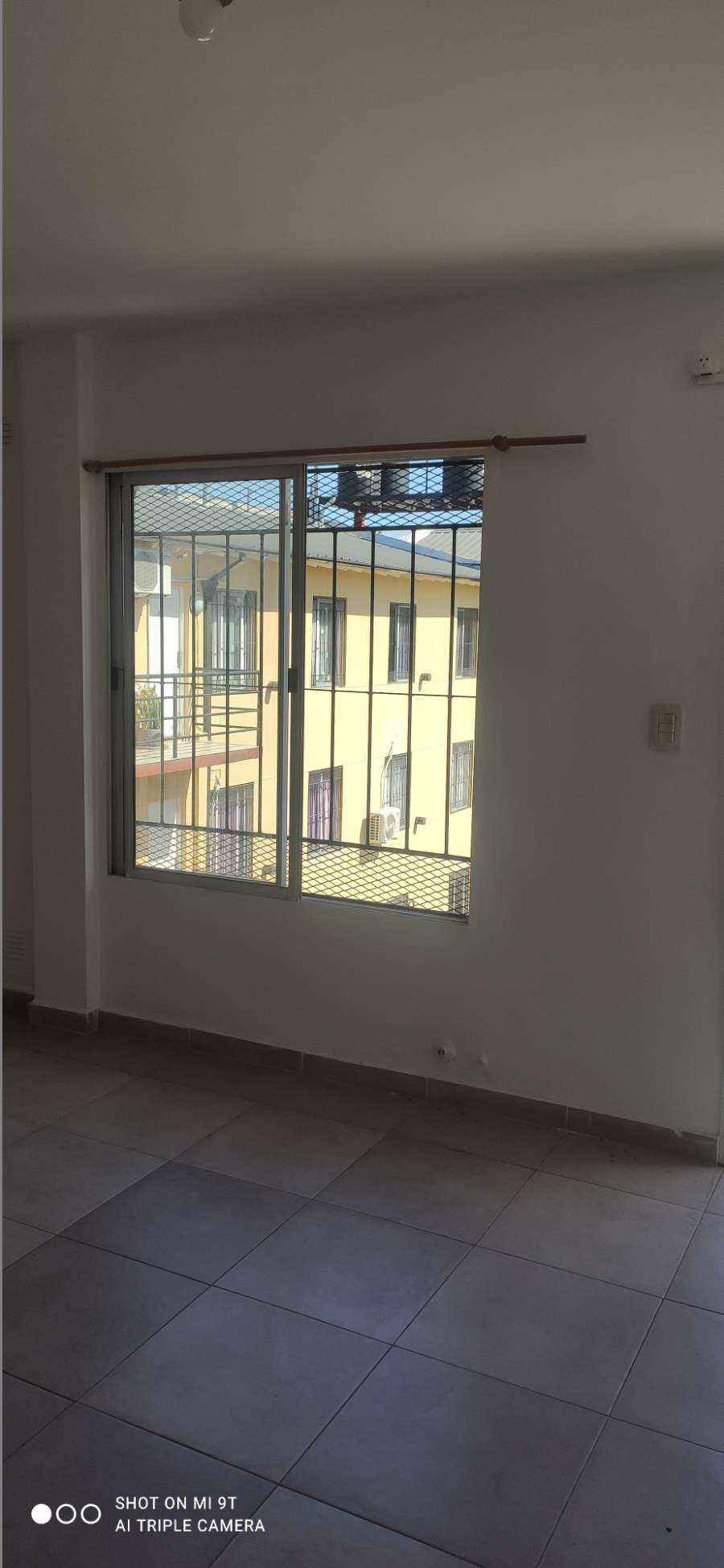Vendo Depto De Dos Ambientes Al Frente Con Balcon ,excelente Estado. Muy Luminoso - Departamento en Venta en Moron con 1 dorm., 2 amb. y 35 m2 cubiertos - imagen 12