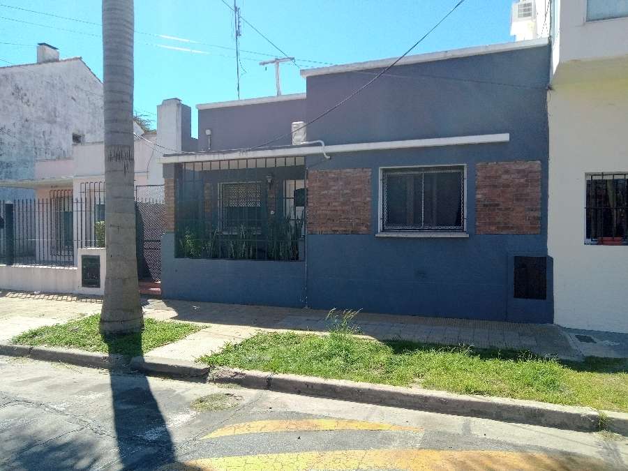 Casa en venta tipo ph al frente. - Imagen 1