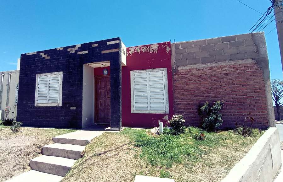 Casa en Venta en San Luis · dueño directo · 2 dorm · cochera · 40 m² de lote - Imagen 1