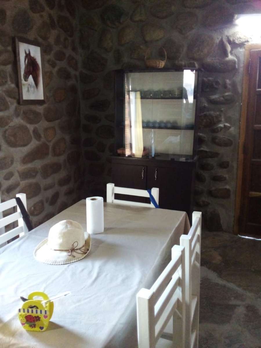 Casa en Temporario en Hipolito Yrigoyen con · dueño directo · 2 dorm · 3 ambientes · cochera - Imagen 2
