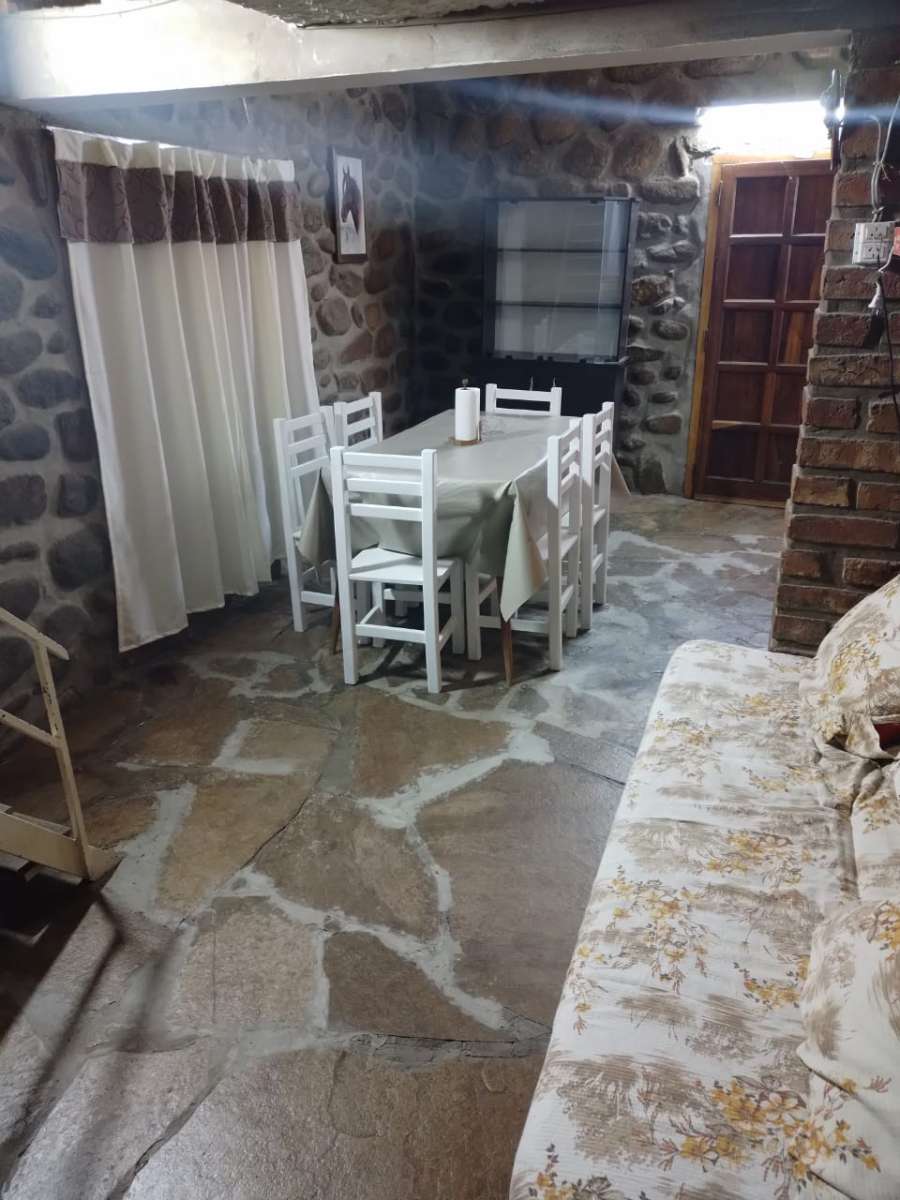Casa en Temporario en Hipolito Yrigoyen con · dueño directo · 2 dorm · 3 ambientes · cochera - Imagen 3