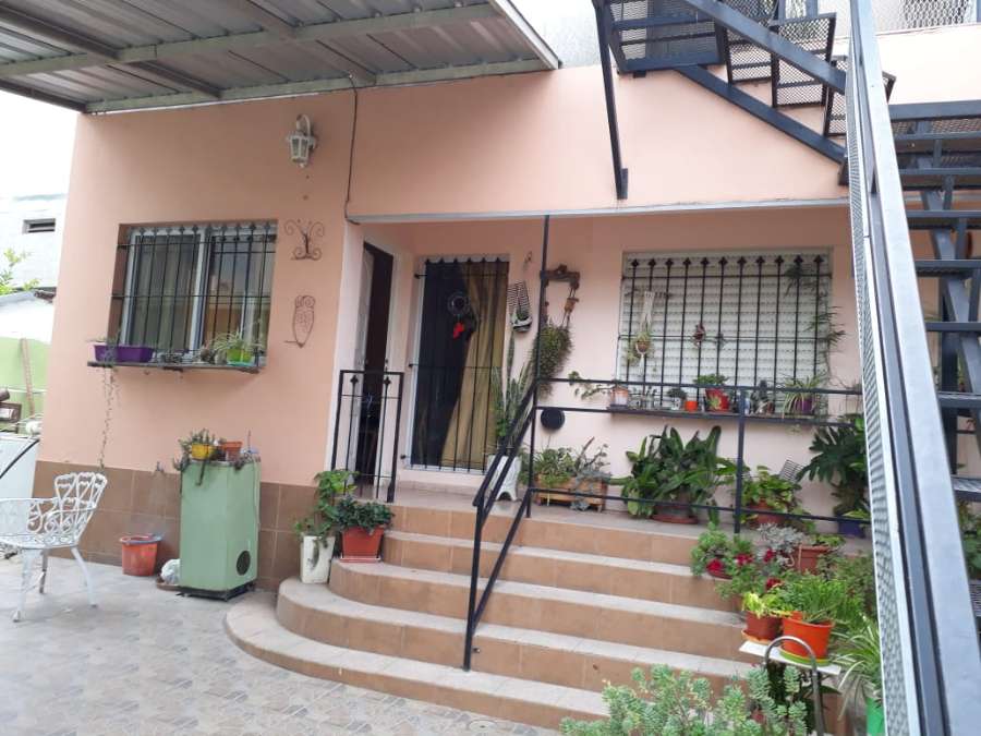 Gran Oportunidad De Invercion Casa Y 2 Locales Centricos - Casa en Venta en Salsipuedes con 2 dorm., 4 amb., 185 m2 cubiertos y 231 m2 totales - imagen 4