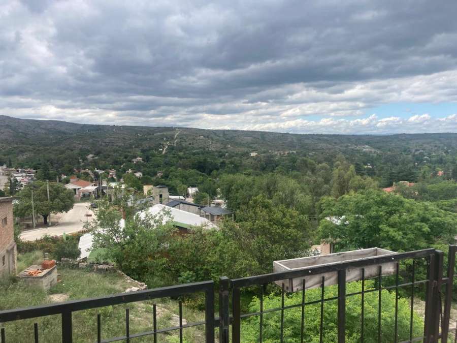 Albertoferaudpropiedades Vende Casa Con Departamento En La Ciudad De Tanti - Casa en Venta en Villa Carlos Paz con 2 dorm., 6 amb., 180 m2 cubiertos y 400 m2 totales - imagen 2