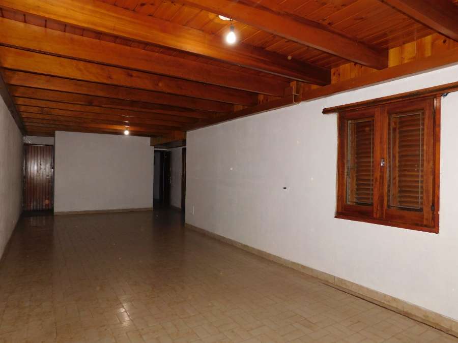 Casa disponible en Necochea · dueño directo · 2 dorm · 6 ambientes · 2 cocheras - Imagen 1