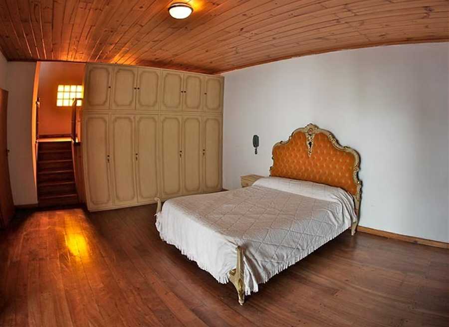 Casa disponible en Necochea · dueño directo · 2 dorm · 6 ambientes · 2 cocheras - Imagen 2