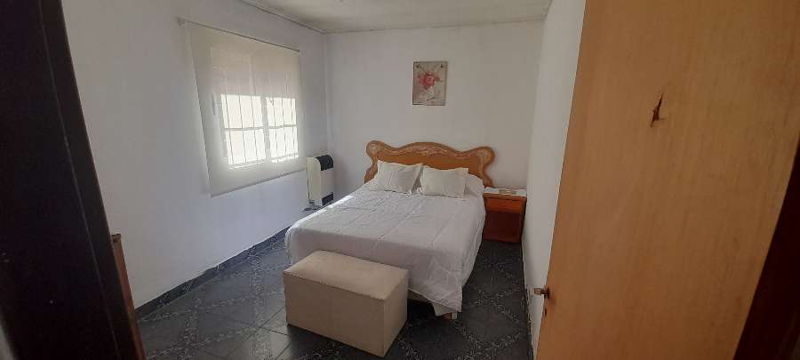 Casa en Temporario en Neuquén con · dueño directo · 2 dorm · cochera · 120 m² de lote - Imagen 4