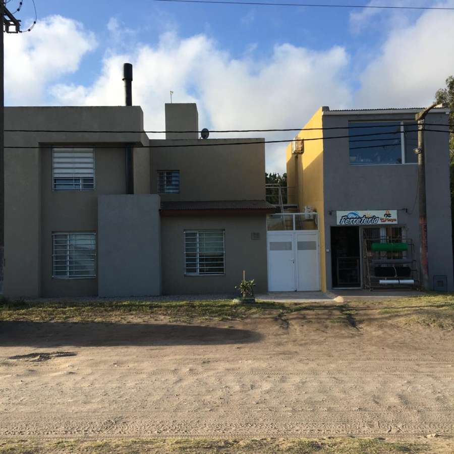 Casa en Necochea en Venta · dueño directo · 4 o más dorm · 5 ambientes · 225 m² de lote - Imagen 1