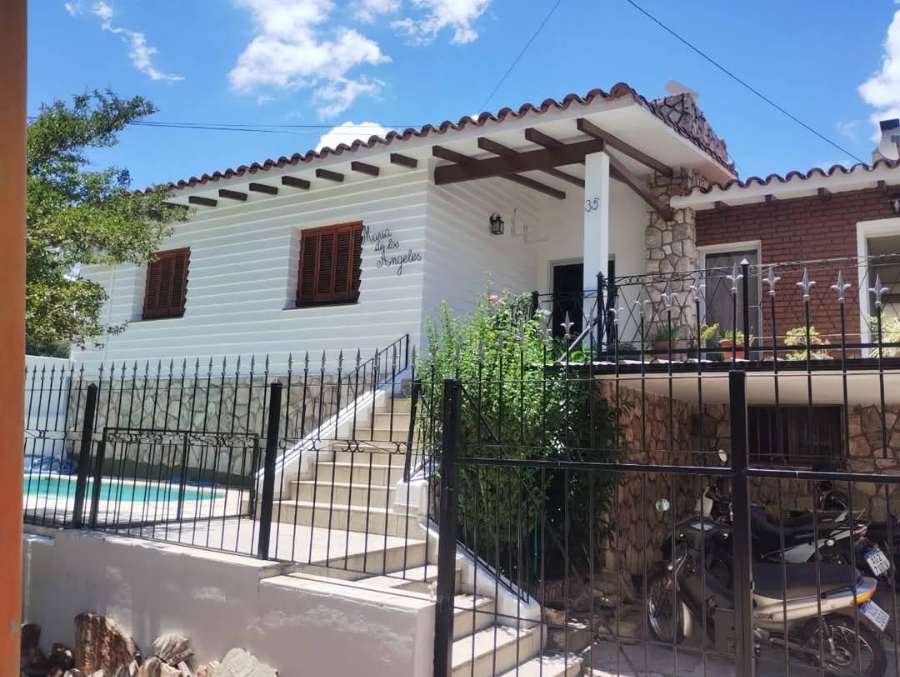 Casa en Temporario en Villa Carlos Paz con · dueño directo · 3 dorm · cochera · 250 m² de lote - Imagen 1