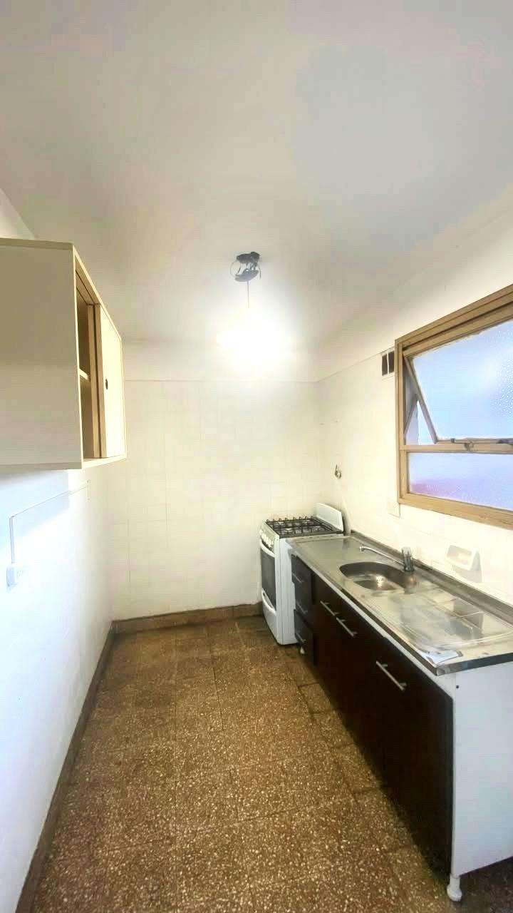 Alquiler. Departamento de 2 ambientes con patio - Imagen 5