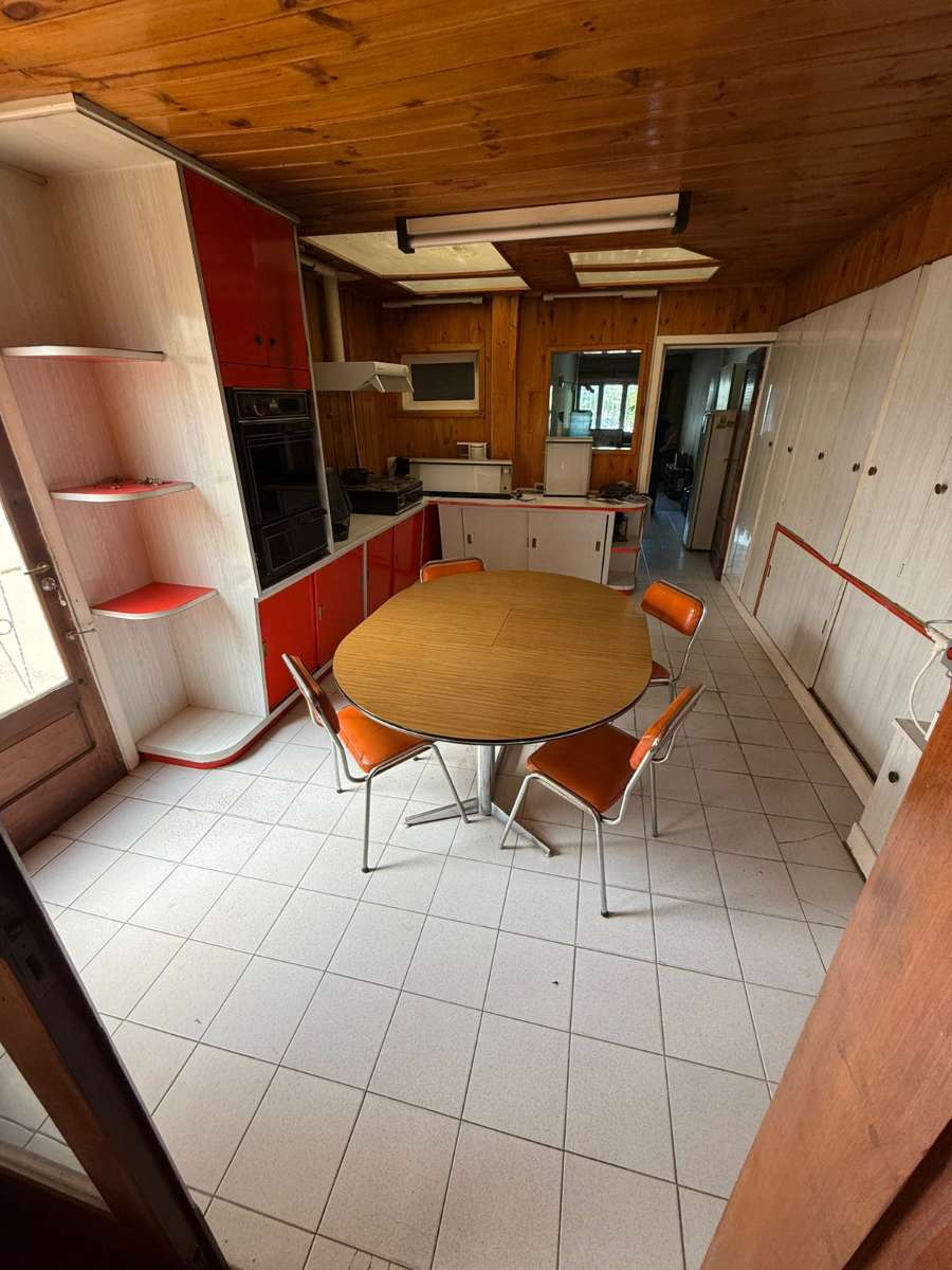 Vendo Casa Pleno Centro Rio Gallegos - Casa en Venta en Río Gallegos con 3 dorm., 6 amb., 178 m2 cubiertos y 300 m2 totales - imagen 15